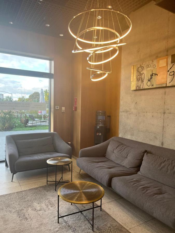 Good Wolska Residence 바르샤바 외부 사진